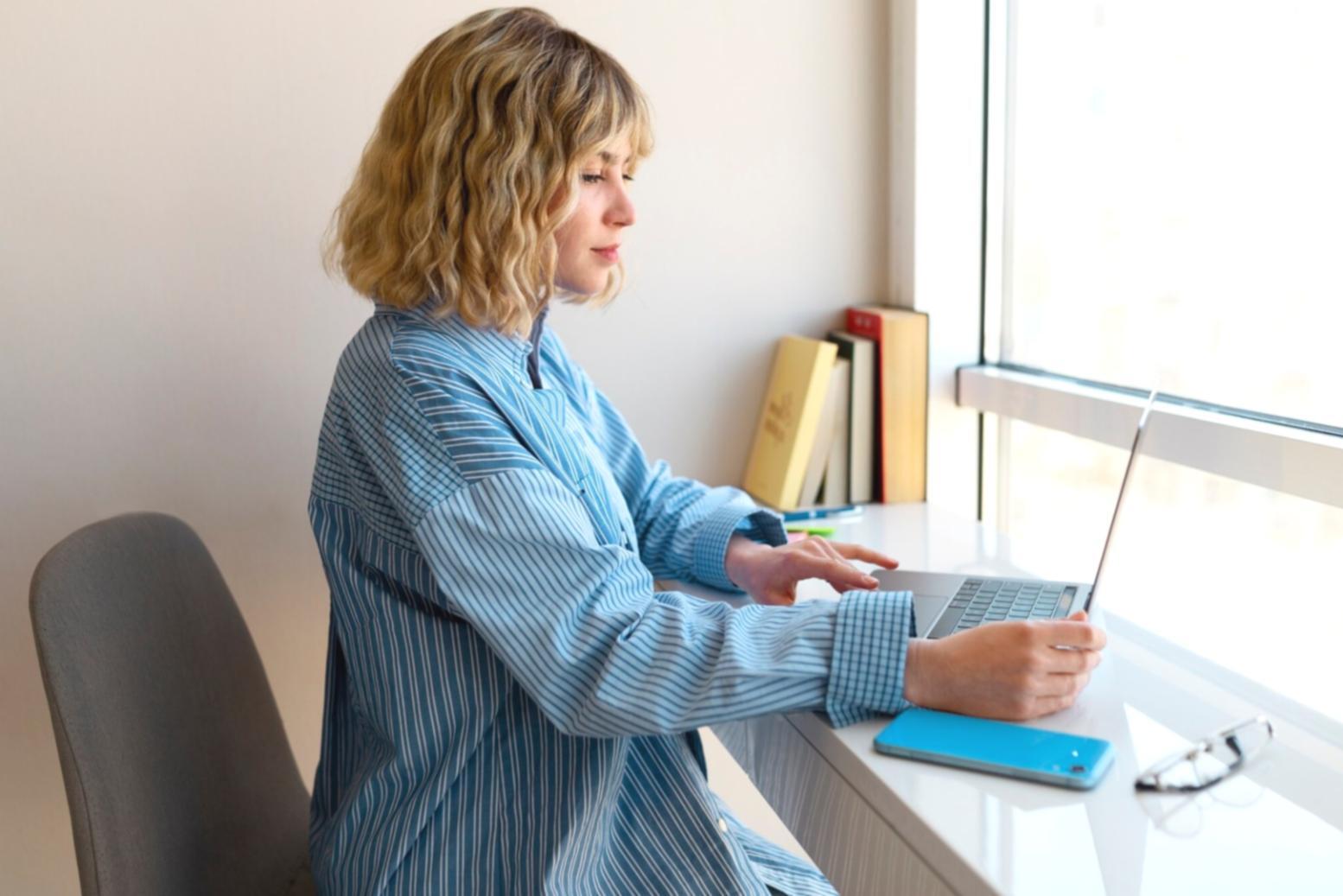 Modern invoice processing workspace